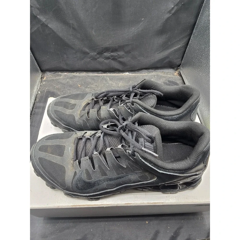 Men running shoes